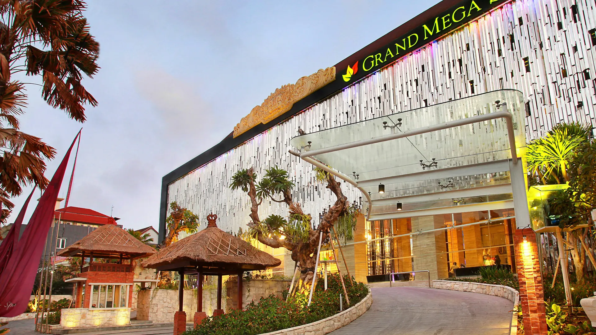 Hotel Grand Mega Resort & Spa Bali Kuta Lombok